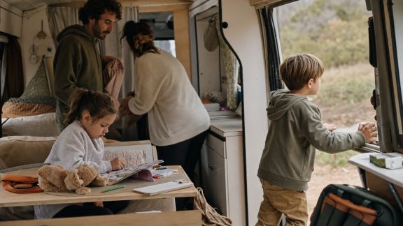 Partir avec des enfants en van : organisation et conseils pratiques