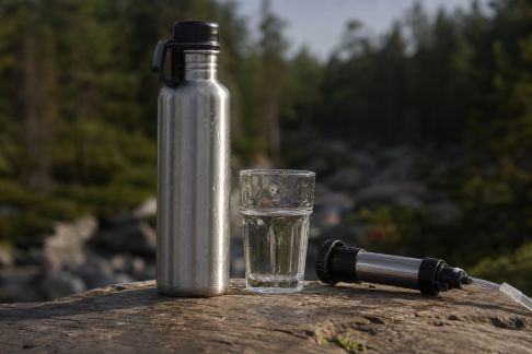 Gérer l’eau potable en autonomie lors d’une aventure loin des points d’eau