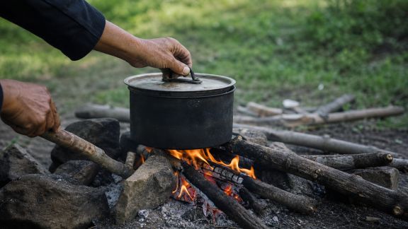 Comment cuisiner au feu de bois en toute simplicité et sécurité