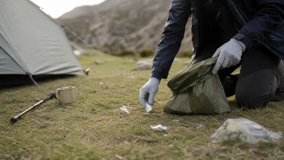 Ranger et nettoyer son site : les bons réflexes pour un bivouac responsable