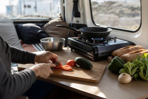 Cuisine et organisation : astuces pour gérer les repas sur la route